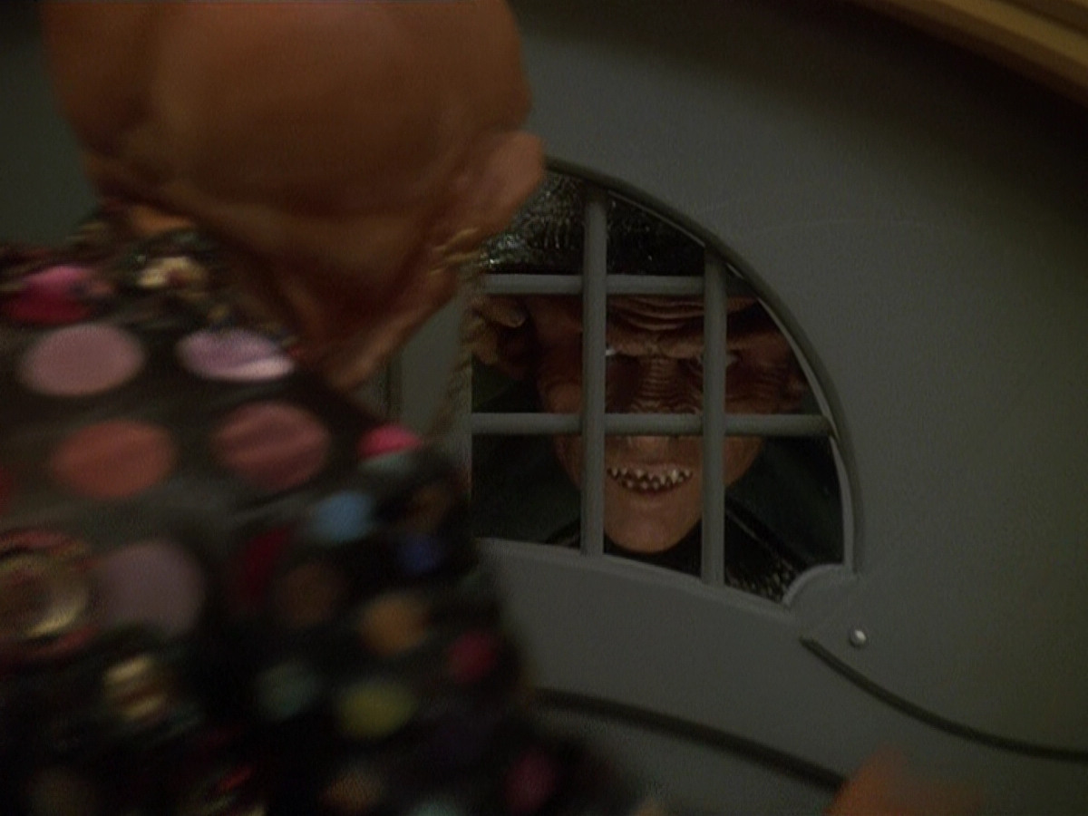extant_StarTrek_DS9_5x20-FerengiLoveSongs_00245.jpg