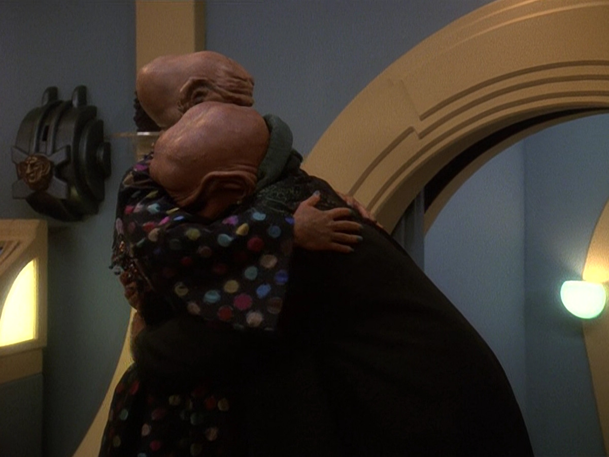 extant_StarTrek_DS9_5x20-FerengiLoveSongs_00264.jpg