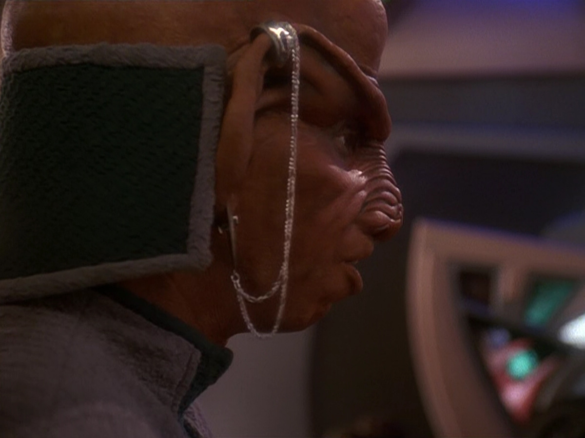 extant_StarTrek_DS9_5x20-FerengiLoveSongs_00438.jpg