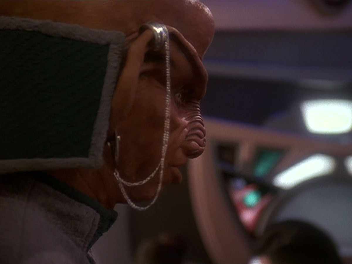 extant_StarTrek_DS9_5x20-FerengiLoveSongs_00439.jpg