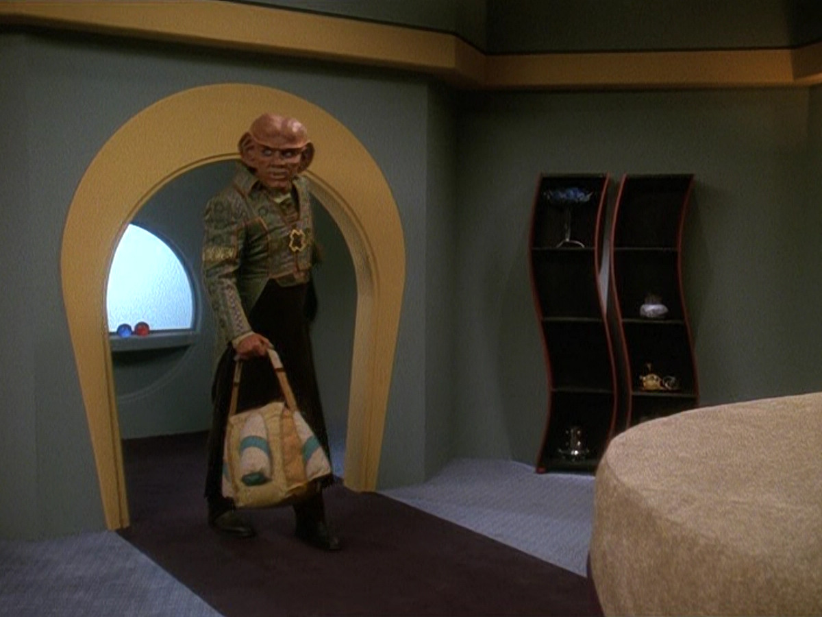 extant_StarTrek_DS9_5x20-FerengiLoveSongs_00680.jpg