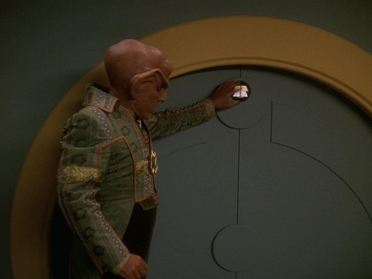 extant_StarTrek_DS9_5x20-FerengiLoveSongs_00705.jpg