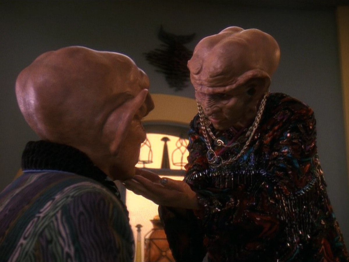 extant_StarTrek_DS9_5x20-FerengiLoveSongs_03212.jpg
