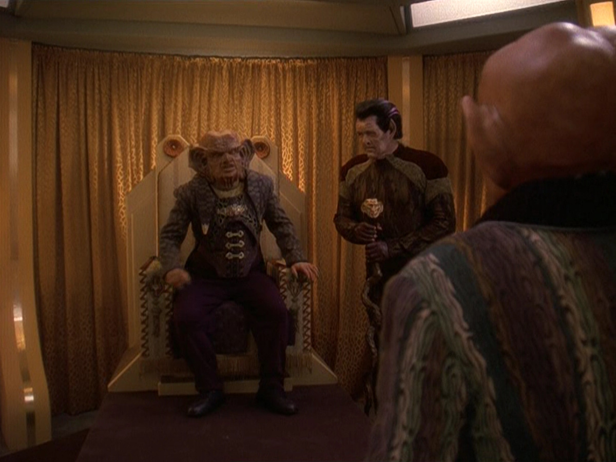 extant_StarTrek_DS9_5x20-FerengiLoveSongs_03331.jpg