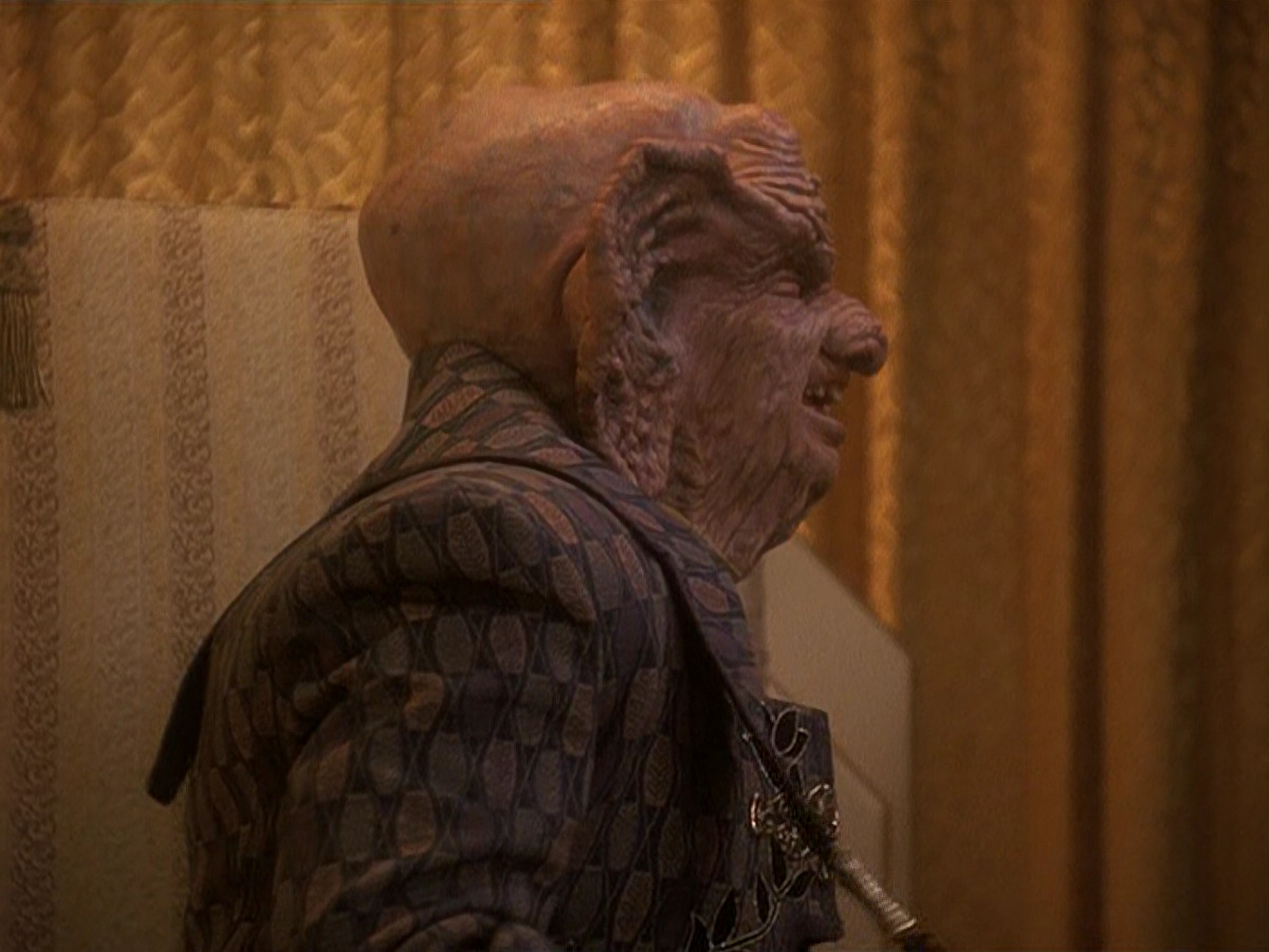 extant_StarTrek_DS9_5x20-FerengiLoveSongs_03387.jpg