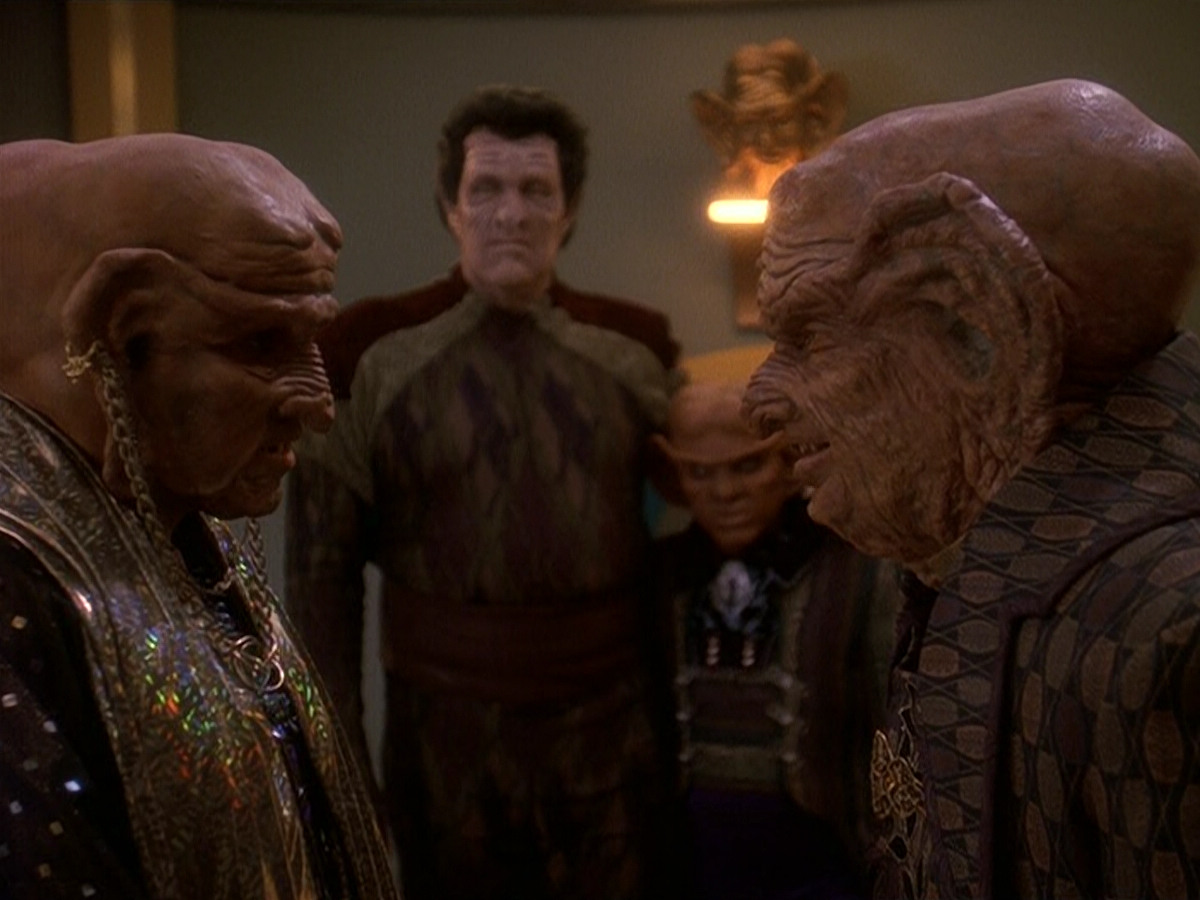 extant_StarTrek_DS9_5x20-FerengiLoveSongs_03538.jpg