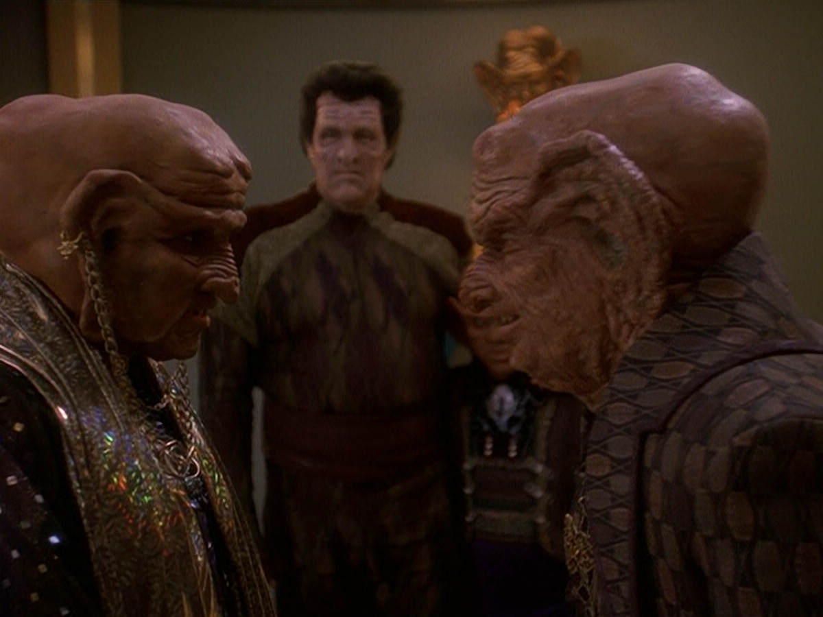 extant_StarTrek_DS9_5x20-FerengiLoveSongs_03539.jpg