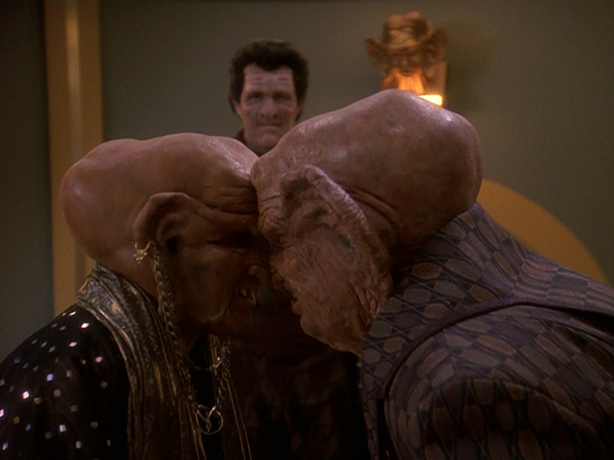 extant_StarTrek_DS9_5x20-FerengiLoveSongs_03543.jpg