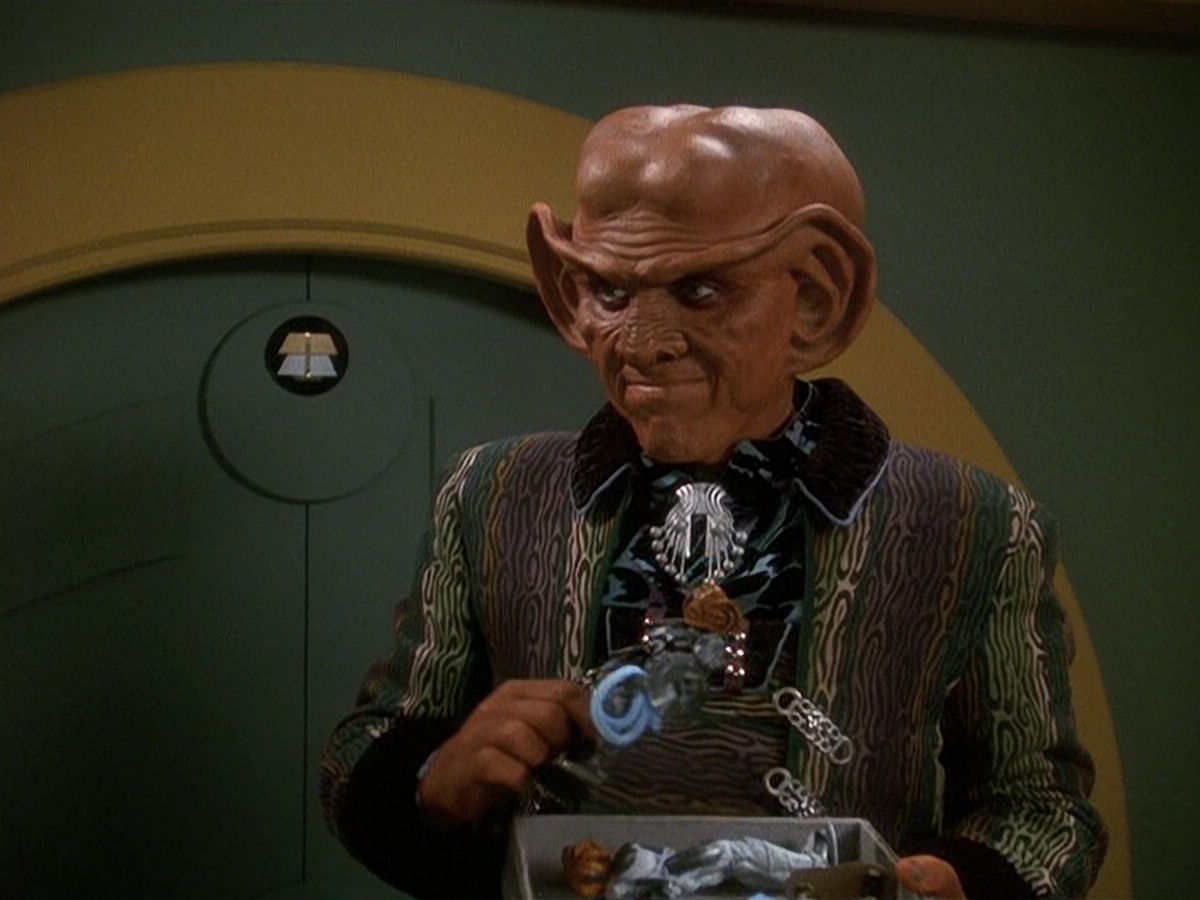 extant_StarTrek_DS9_5x20-FerengiLoveSongs_03617.jpg