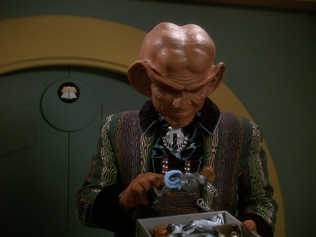 extant_StarTrek_DS9_5x20-FerengiLoveSongs_03618.jpg