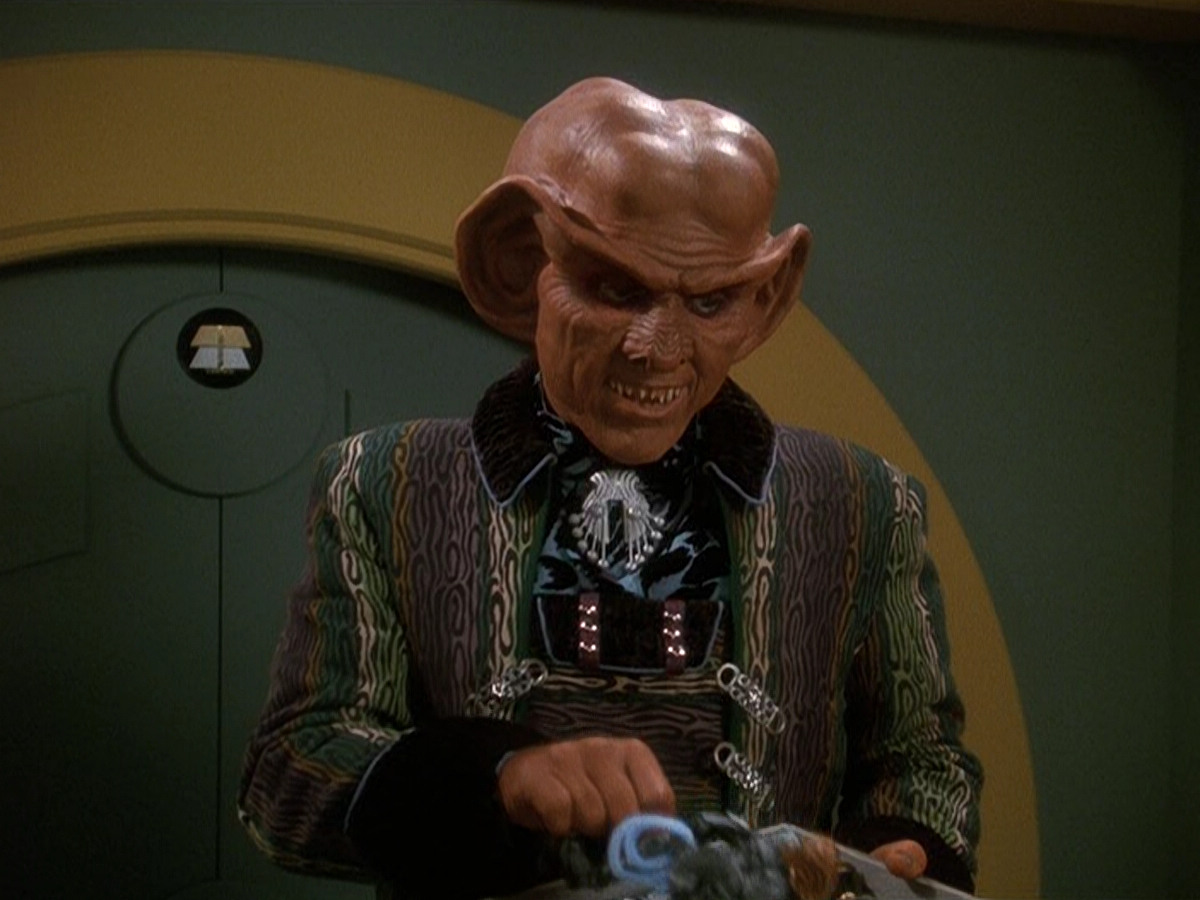 extant_StarTrek_DS9_5x20-FerengiLoveSongs_03620.jpg