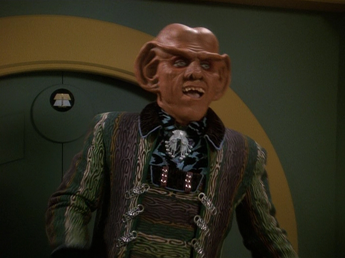 extant_StarTrek_DS9_5x20-FerengiLoveSongs_03621.jpg