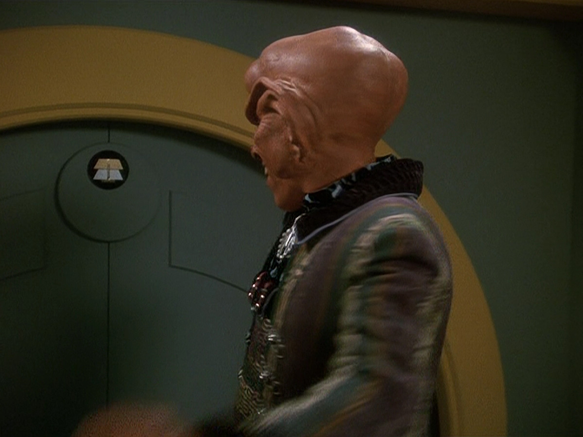extant_StarTrek_DS9_5x20-FerengiLoveSongs_03622.jpg