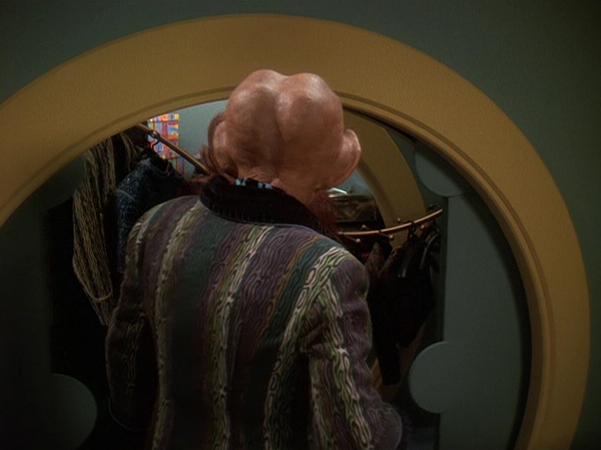 extant_StarTrek_DS9_5x20-FerengiLoveSongs_03719.jpg