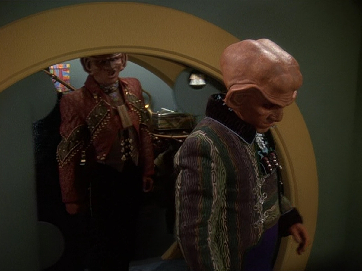 extant_StarTrek_DS9_5x20-FerengiLoveSongs_03721.jpg
