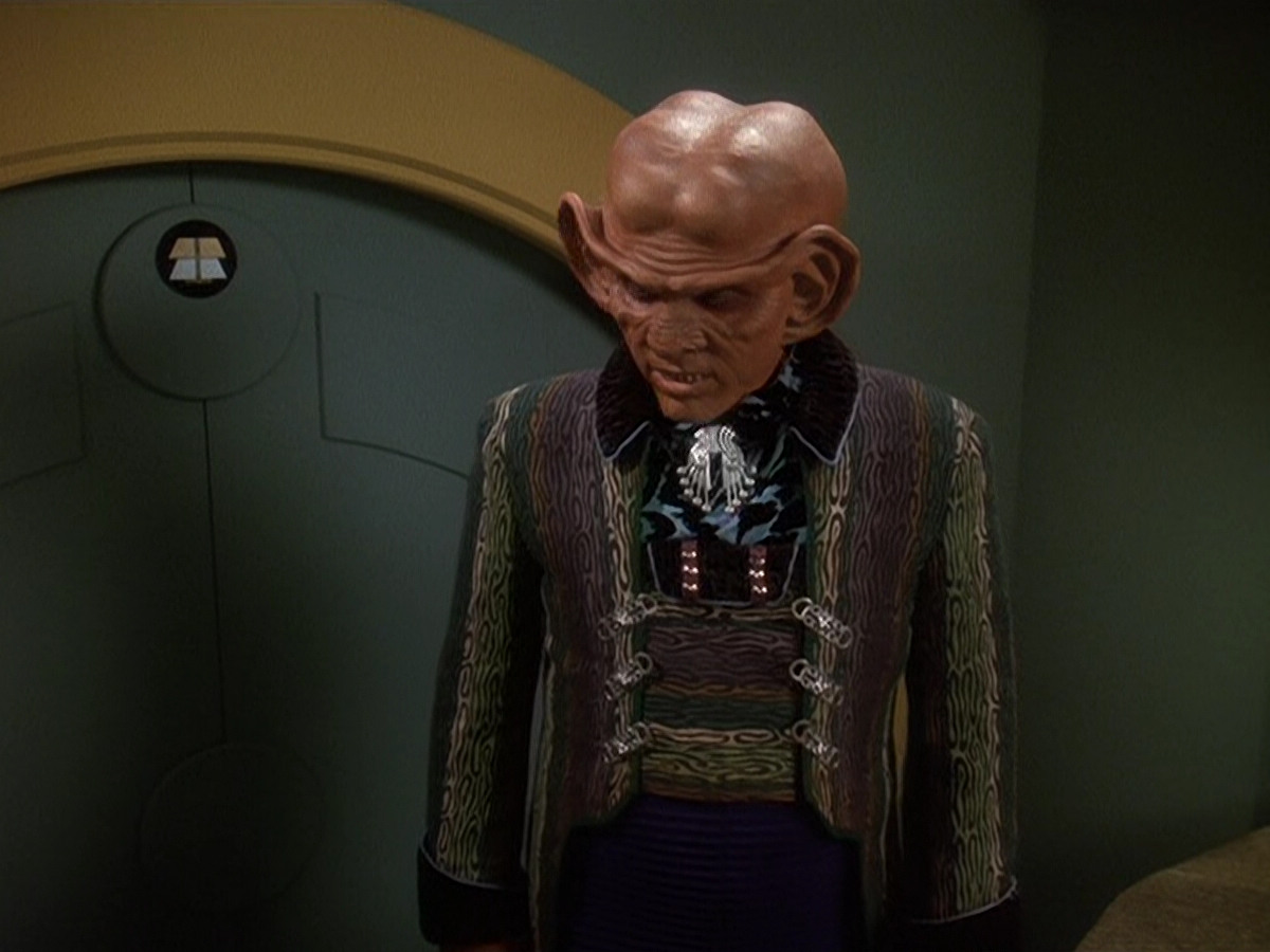 extant_StarTrek_DS9_5x20-FerengiLoveSongs_03730.jpg