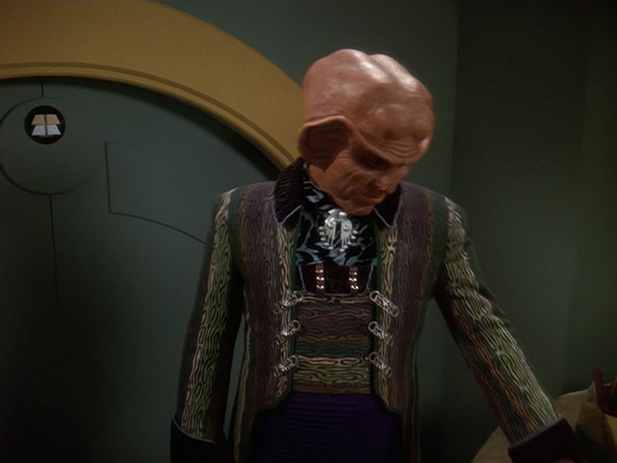 extant_StarTrek_DS9_5x20-FerengiLoveSongs_03733.jpg