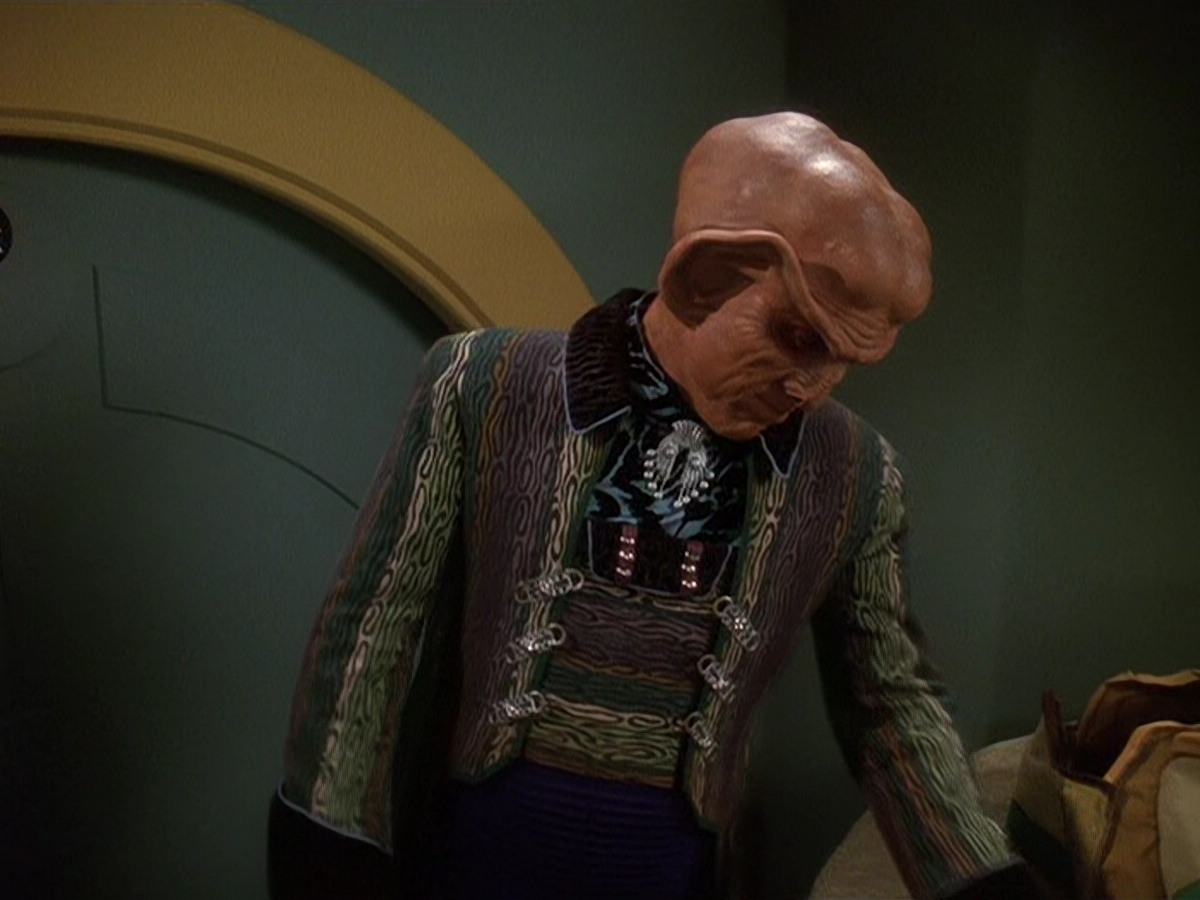 extant_StarTrek_DS9_5x20-FerengiLoveSongs_03734.jpg