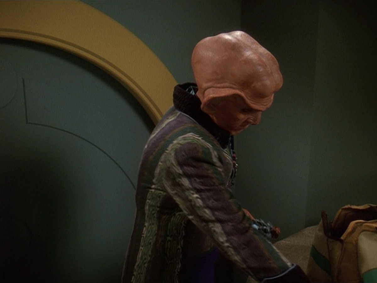 extant_StarTrek_DS9_5x20-FerengiLoveSongs_03735.jpg