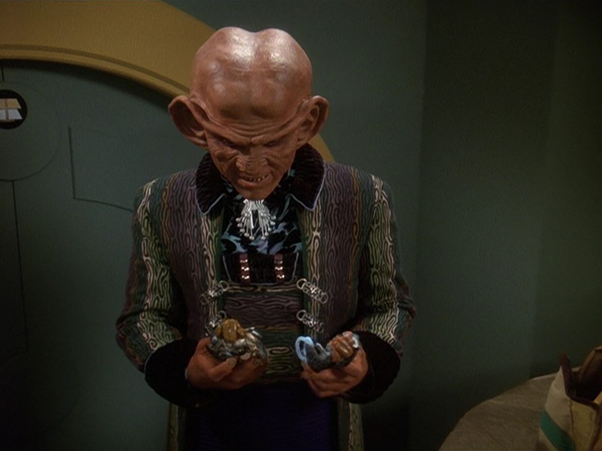 extant_StarTrek_DS9_5x20-FerengiLoveSongs_03739.jpg