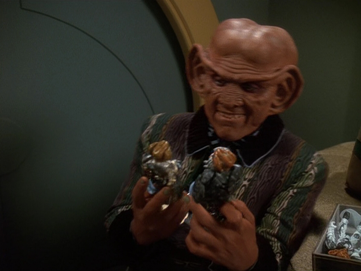 extant_StarTrek_DS9_5x20-FerengiLoveSongs_03742.jpg