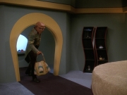 extant_StarTrek_DS9_5x20-FerengiLoveSongs_00679.jpg