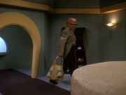 extant_StarTrek_DS9_5x20-FerengiLoveSongs_00685.jpg
