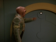 extant_StarTrek_DS9_5x20-FerengiLoveSongs_00695.jpg