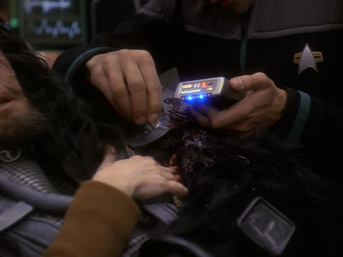 extant_StarTrek_DS9_5x21-SoldiersOfTheEmpire_00002.jpg