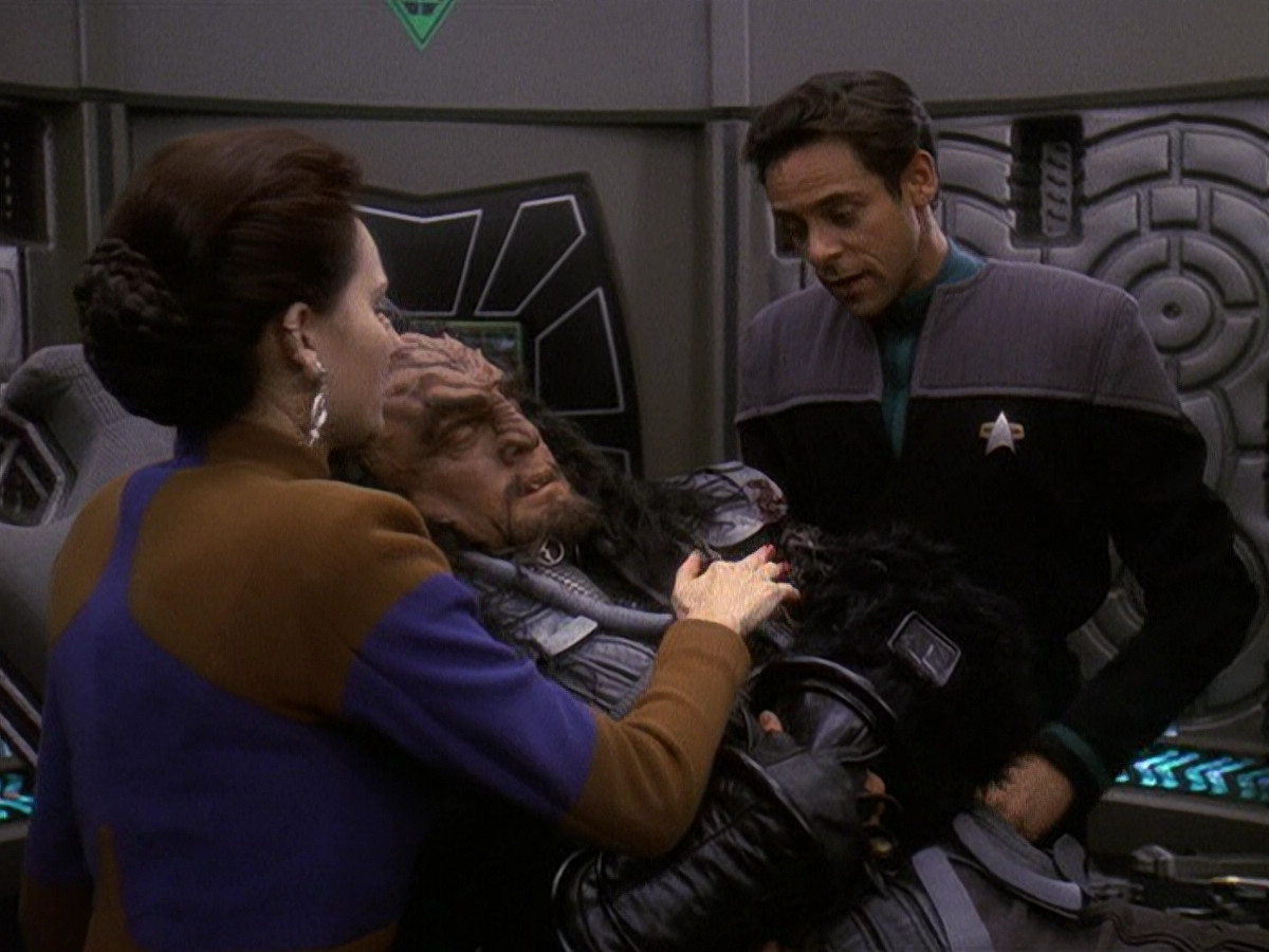 extant_StarTrek_DS9_5x21-SoldiersOfTheEmpire_00009.jpg