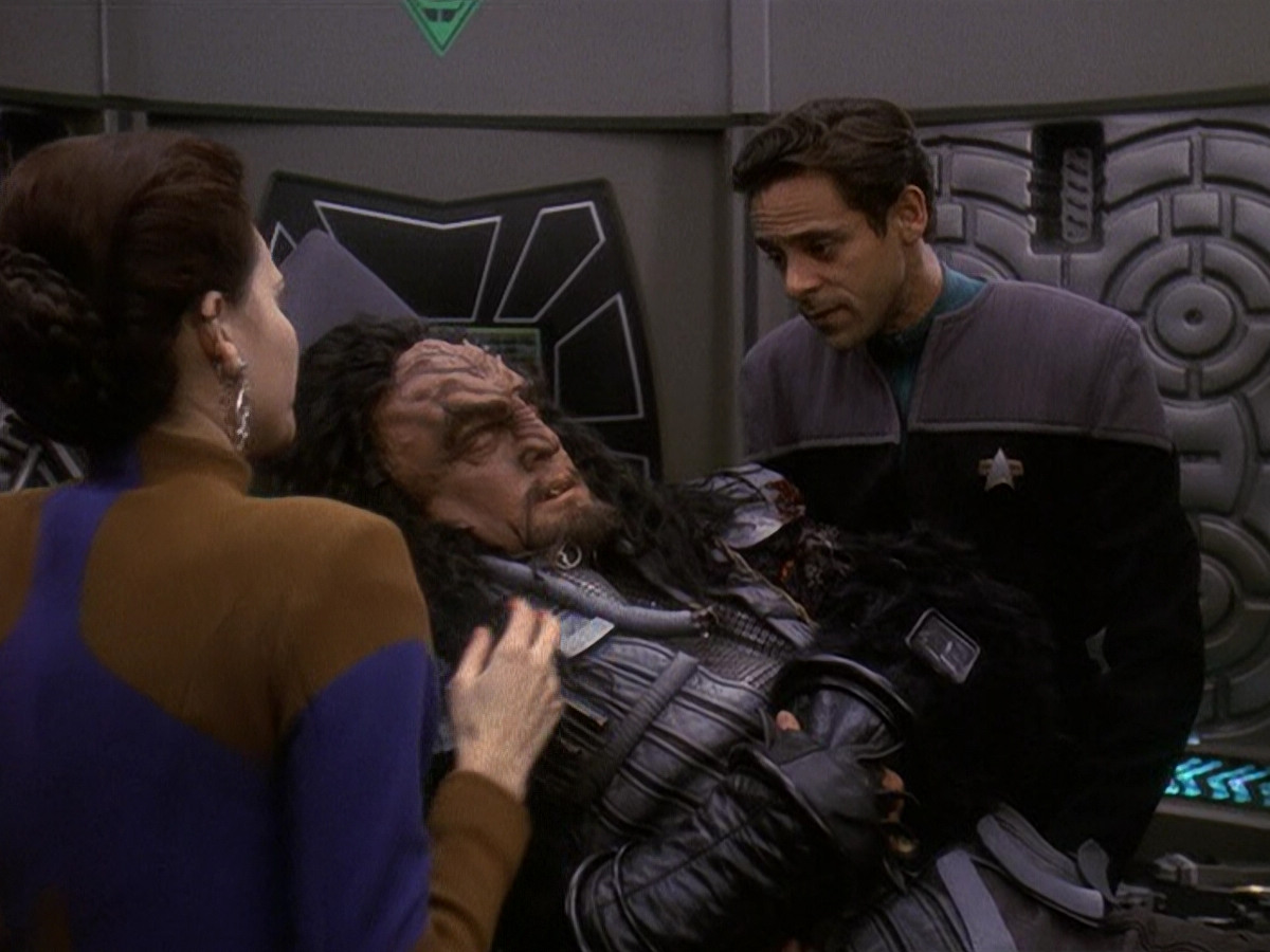 extant_StarTrek_DS9_5x21-SoldiersOfTheEmpire_00010.jpg