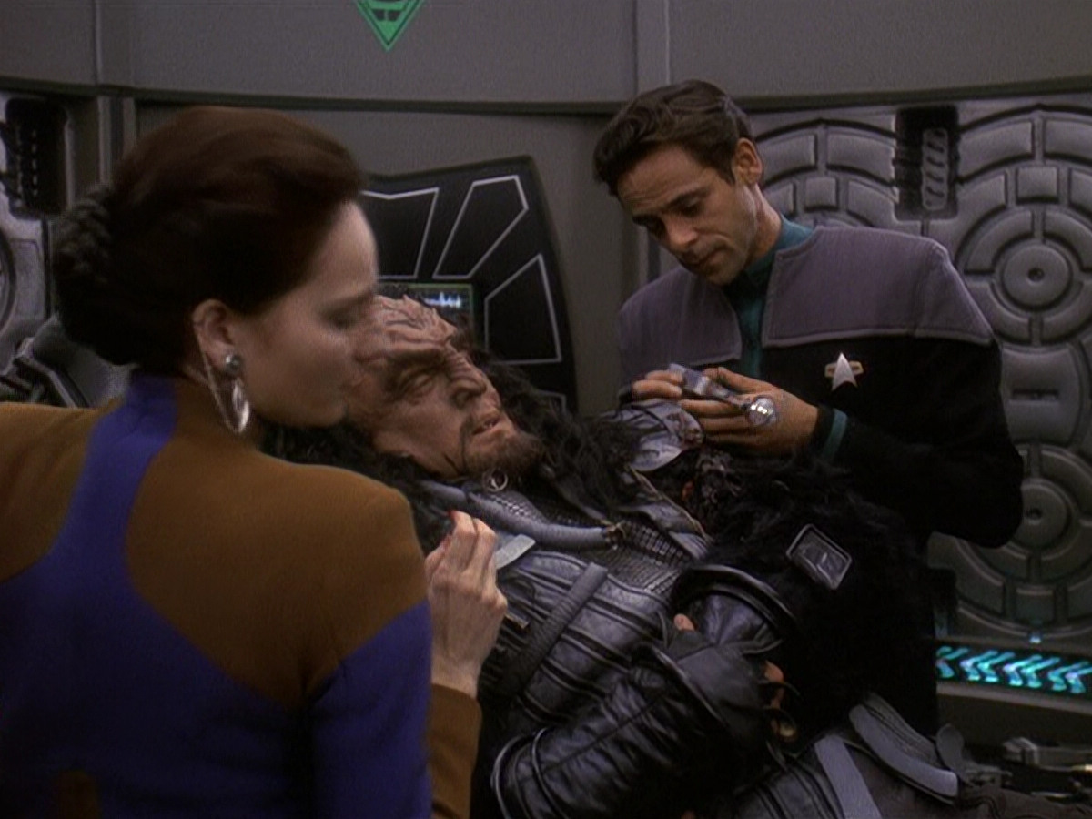 extant_StarTrek_DS9_5x21-SoldiersOfTheEmpire_00013.jpg