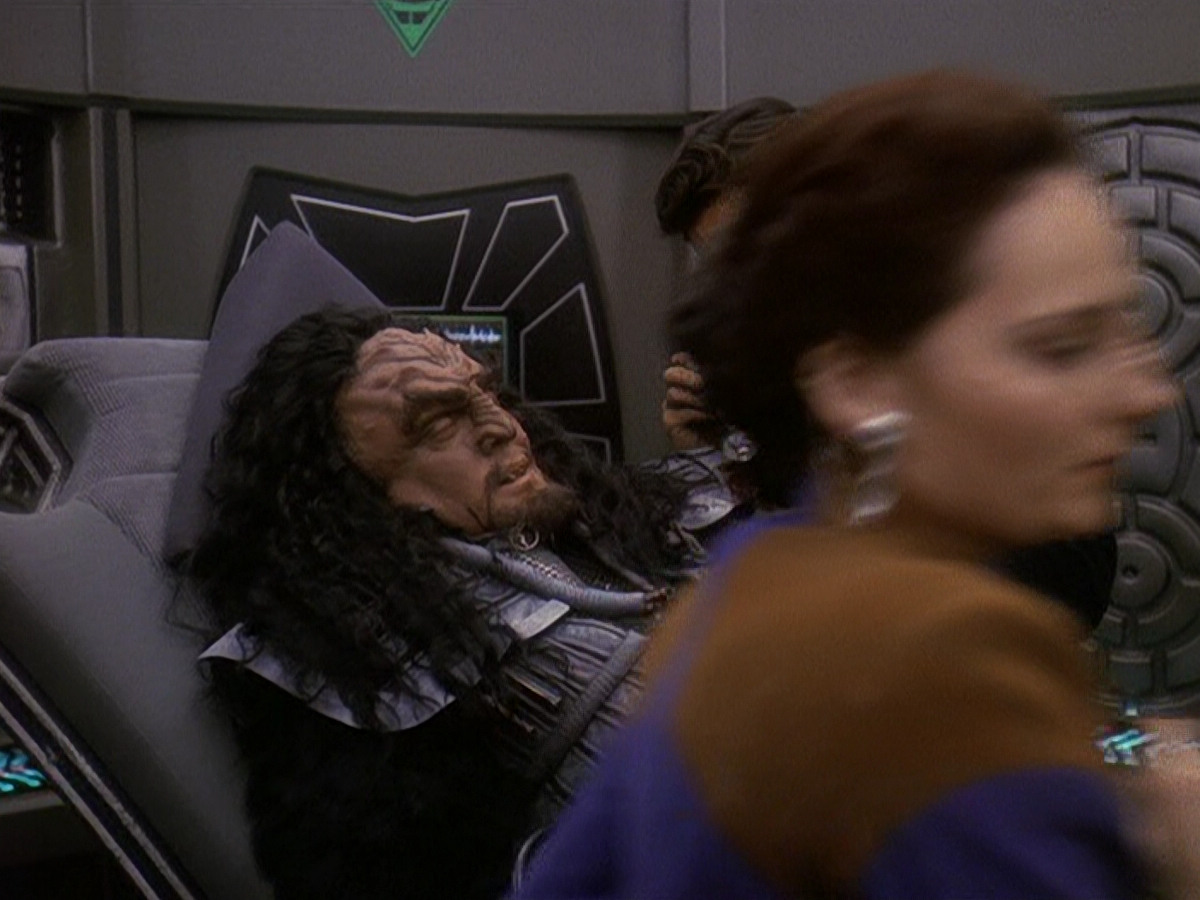 extant_StarTrek_DS9_5x21-SoldiersOfTheEmpire_00014.jpg
