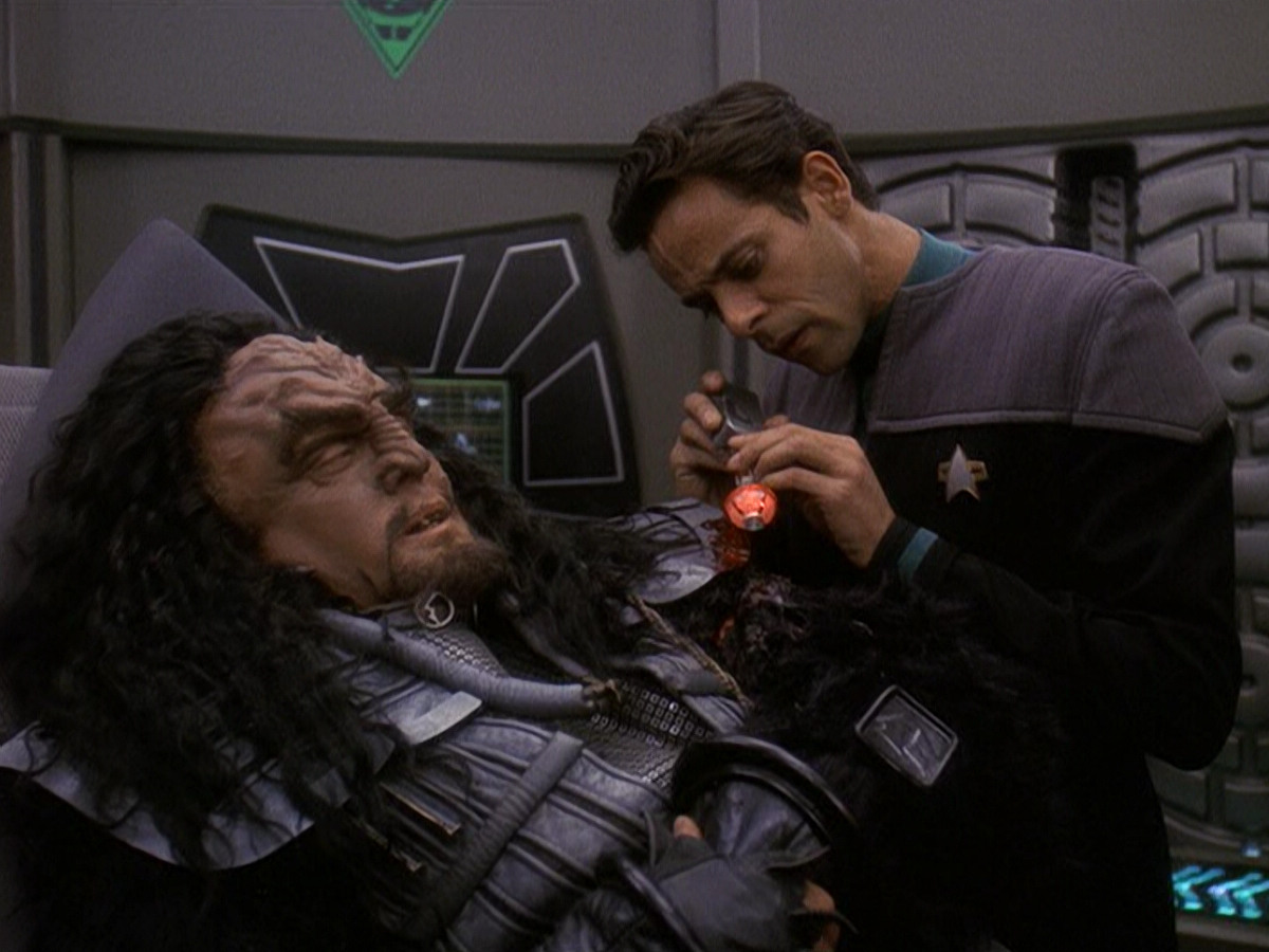 extant_StarTrek_DS9_5x21-SoldiersOfTheEmpire_00018.jpg