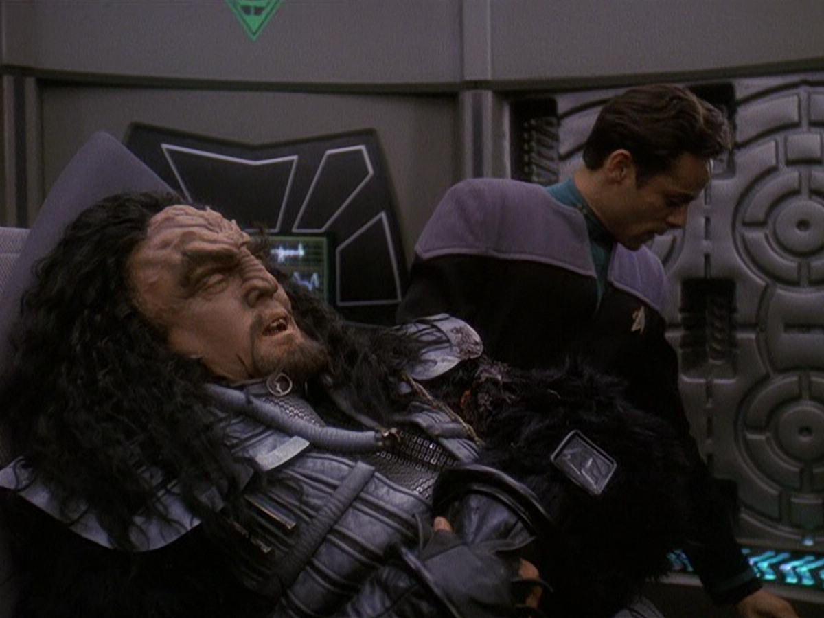 extant_StarTrek_DS9_5x21-SoldiersOfTheEmpire_00021.jpg