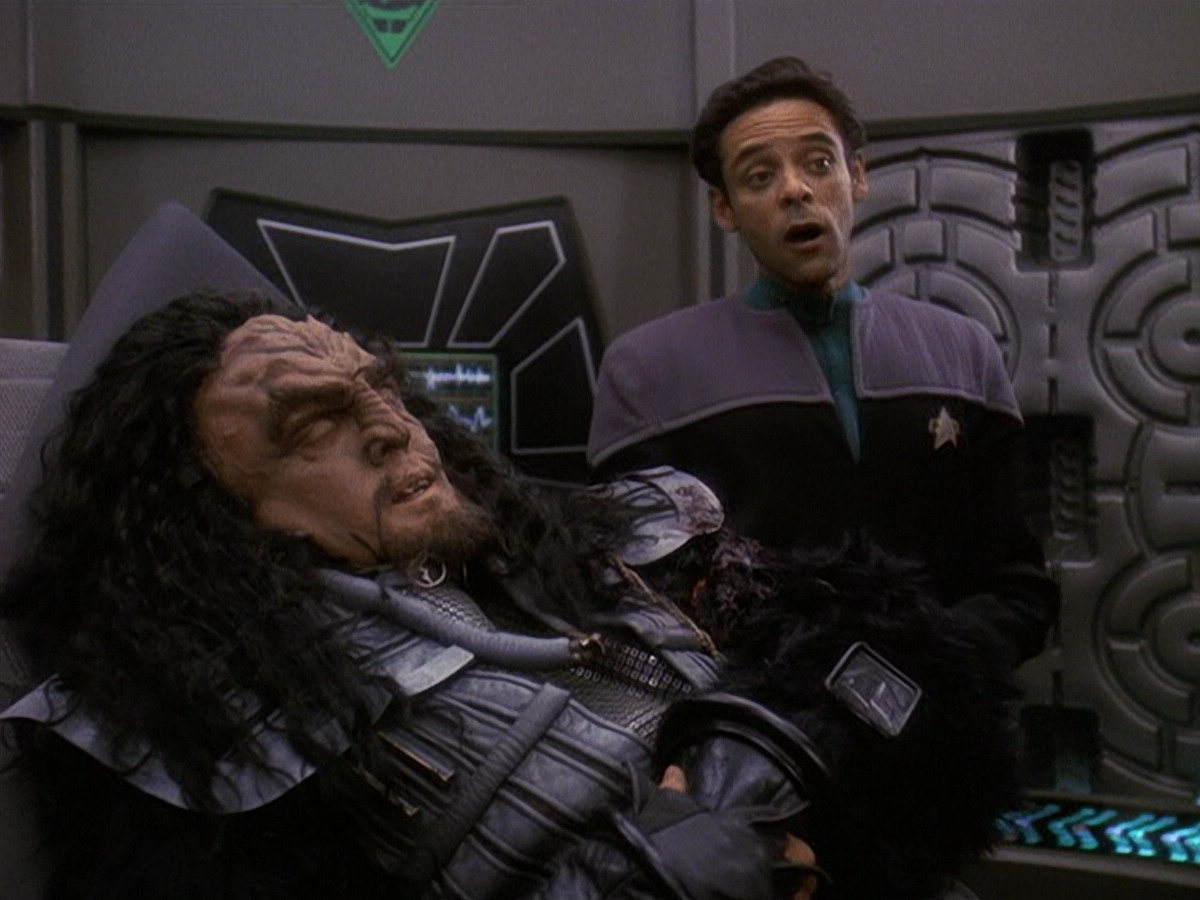 extant_StarTrek_DS9_5x21-SoldiersOfTheEmpire_00023.jpg