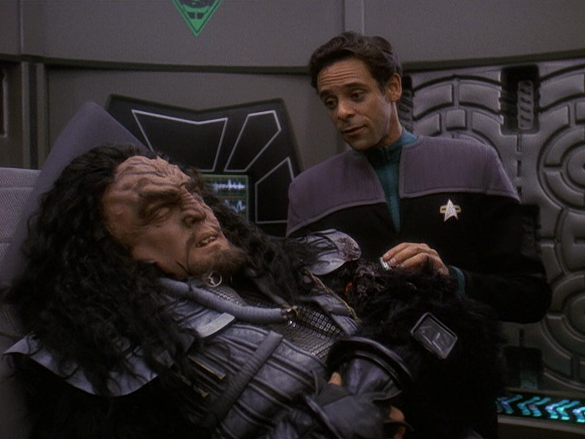 extant_StarTrek_DS9_5x21-SoldiersOfTheEmpire_00024.jpg