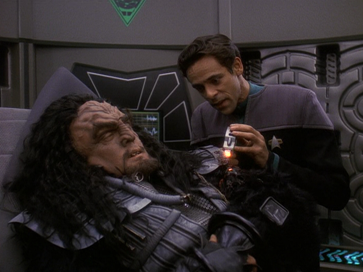 extant_StarTrek_DS9_5x21-SoldiersOfTheEmpire_00026.jpg
