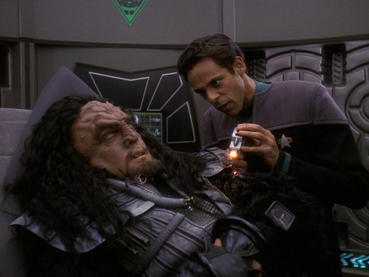 extant_StarTrek_DS9_5x21-SoldiersOfTheEmpire_00027.jpg