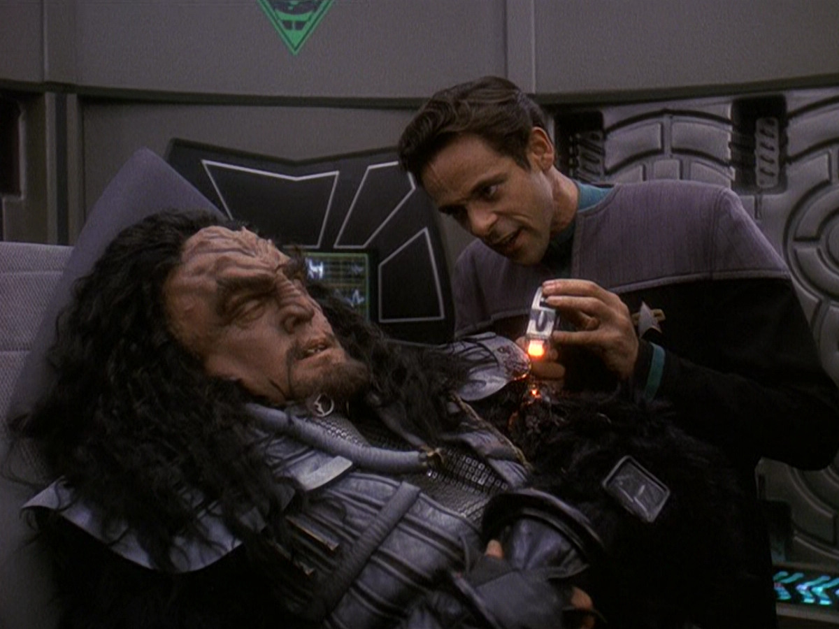 extant_StarTrek_DS9_5x21-SoldiersOfTheEmpire_00028.jpg