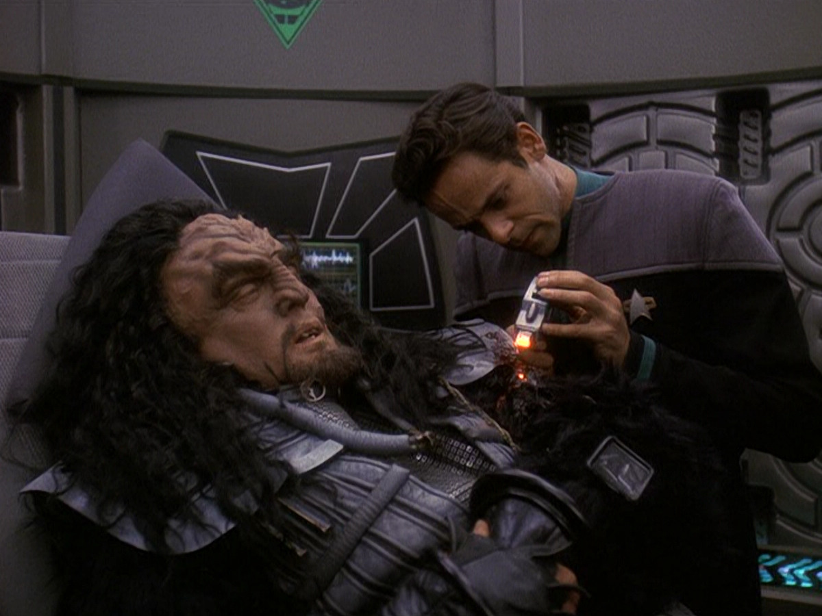 extant_StarTrek_DS9_5x21-SoldiersOfTheEmpire_00032.jpg