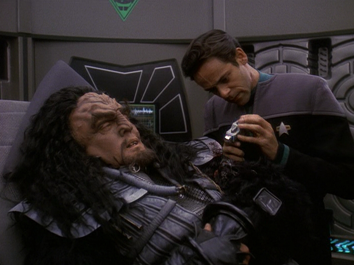 extant_StarTrek_DS9_5x21-SoldiersOfTheEmpire_00033.jpg