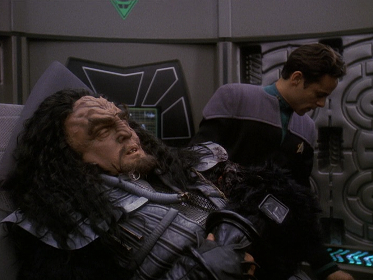 extant_StarTrek_DS9_5x21-SoldiersOfTheEmpire_00036.jpg
