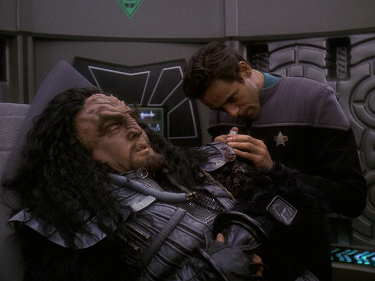extant_StarTrek_DS9_5x21-SoldiersOfTheEmpire_00040.jpg
