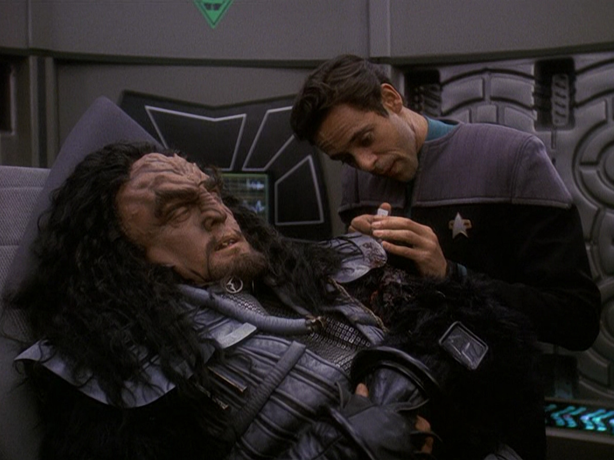 extant_StarTrek_DS9_5x21-SoldiersOfTheEmpire_00045.jpg