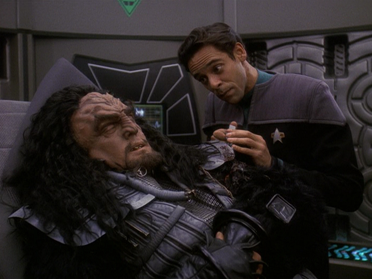 extant_StarTrek_DS9_5x21-SoldiersOfTheEmpire_00047.jpg