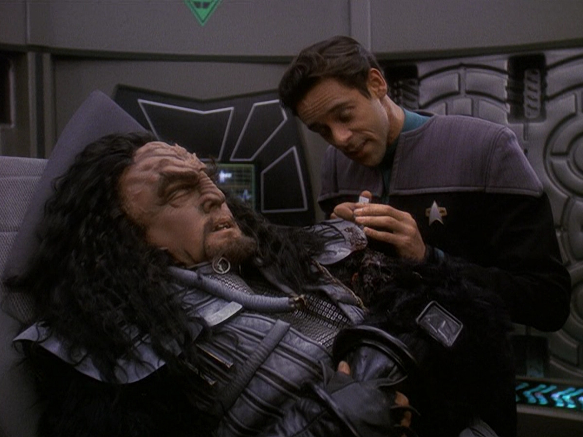 extant_StarTrek_DS9_5x21-SoldiersOfTheEmpire_00048.jpg