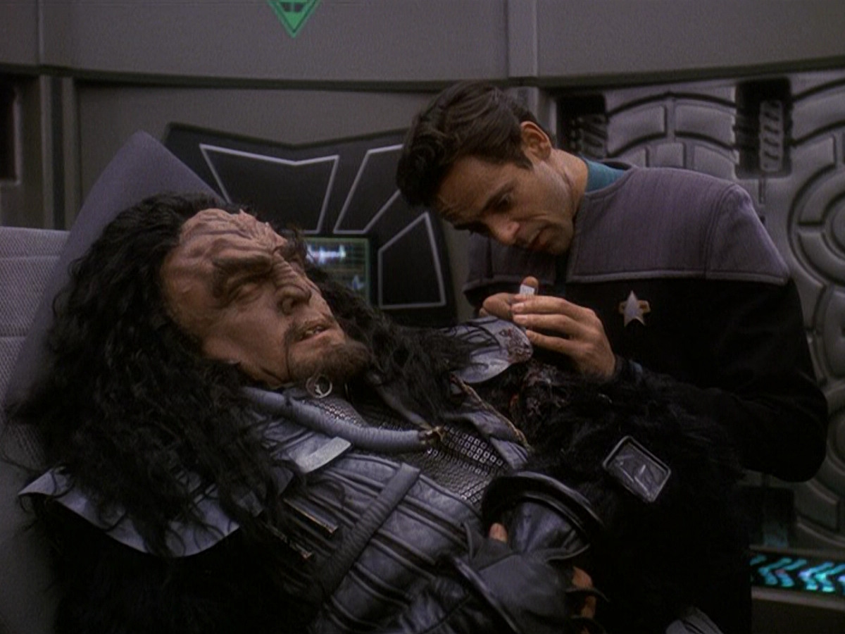 extant_StarTrek_DS9_5x21-SoldiersOfTheEmpire_00049.jpg