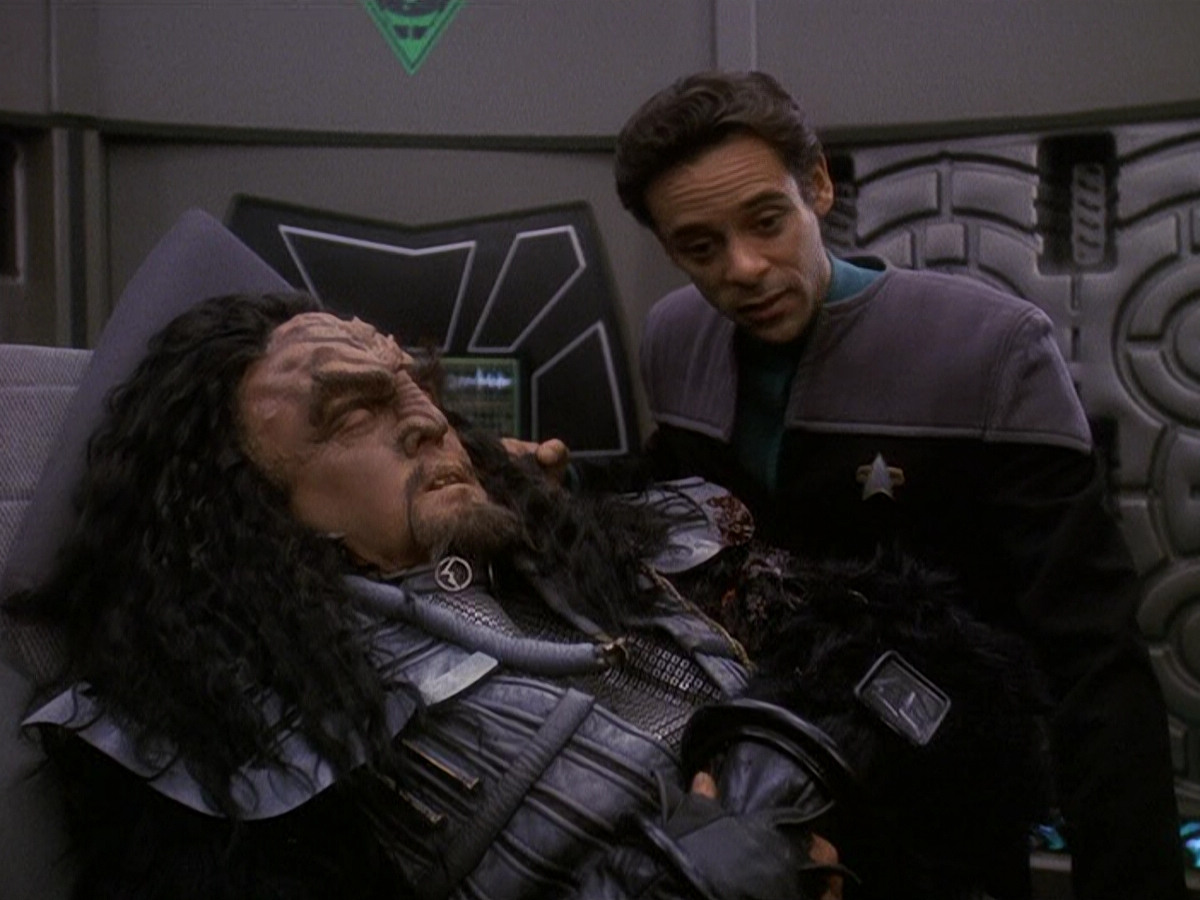 extant_StarTrek_DS9_5x21-SoldiersOfTheEmpire_00053.jpg