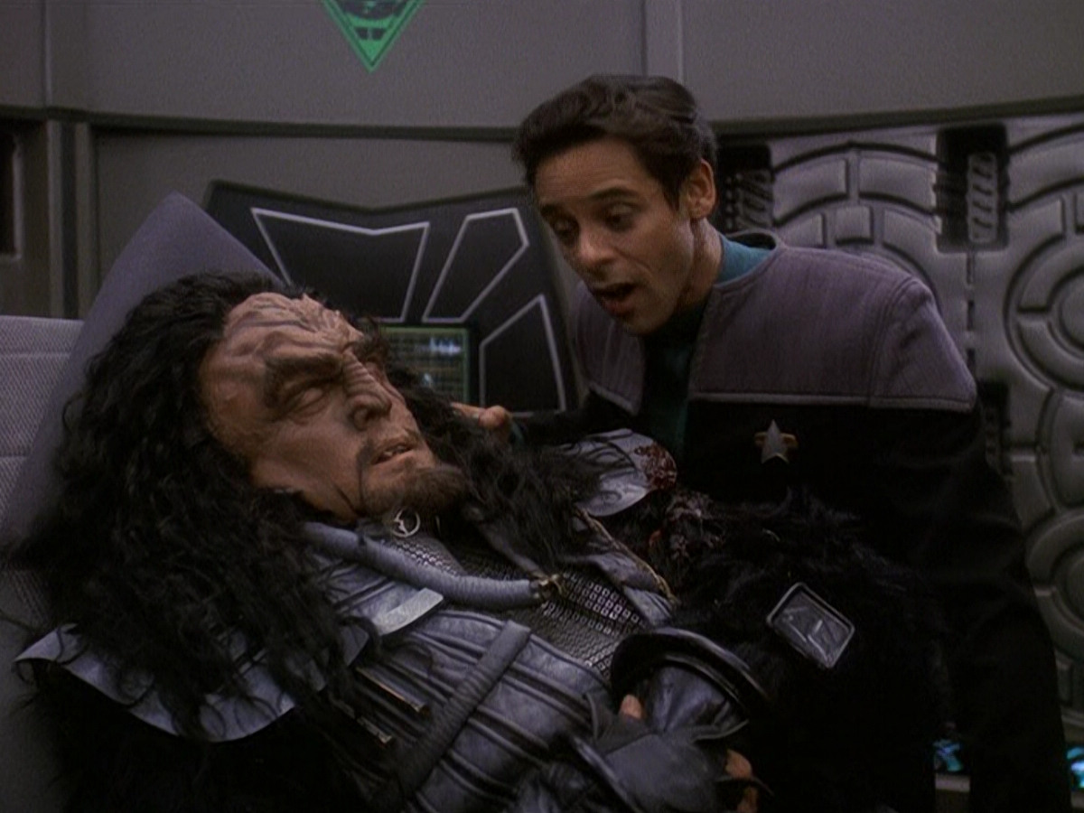 extant_StarTrek_DS9_5x21-SoldiersOfTheEmpire_00054.jpg